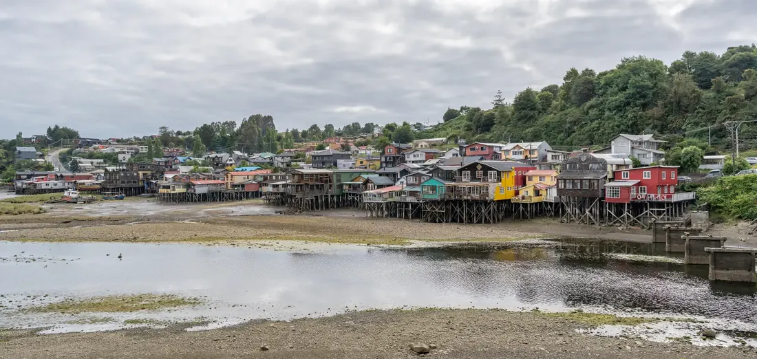 Palafitos del barrio Gamboa, en Castro